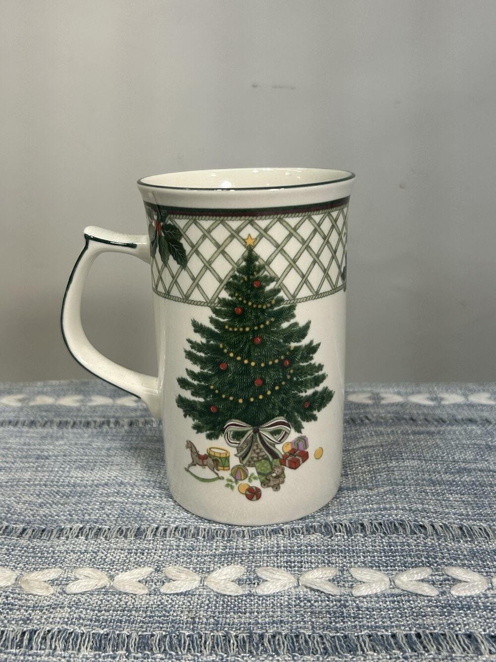 Mikasa Heritage Christmas Story CAB08 Tall Cappuccino Mug Christmas Tree 5"